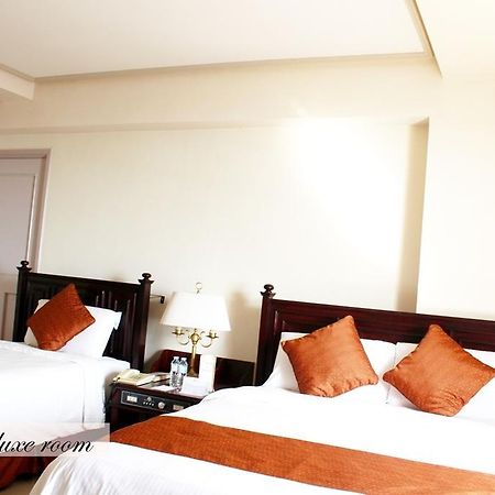 Pryce Plaza Hotel Cagayan de Oro Esterno foto