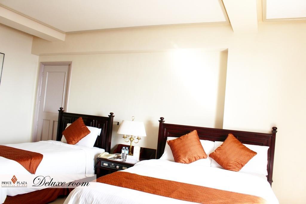 Pryce Plaza Hotel Cagayan de Oro Esterno foto