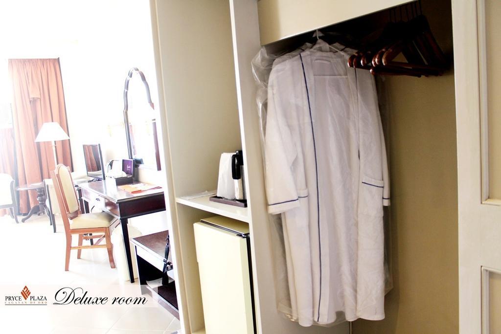 Pryce Plaza Hotel Cagayan de Oro Esterno foto