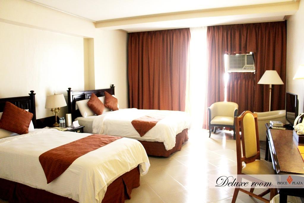 Pryce Plaza Hotel Cagayan de Oro Esterno foto