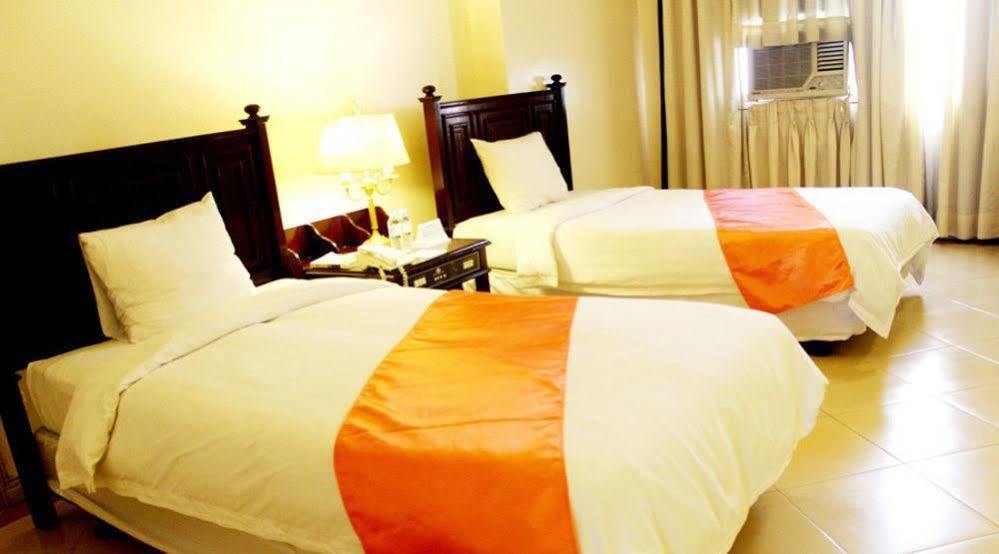 Pryce Plaza Hotel Cagayan de Oro Esterno foto