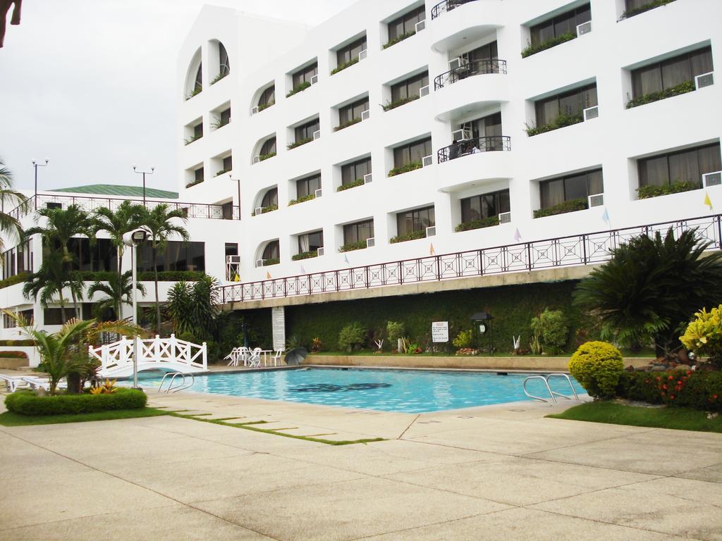 Pryce Plaza Hotel Cagayan de Oro Esterno foto