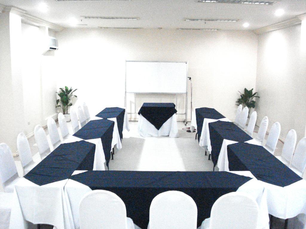 Pryce Plaza Hotel Cagayan de Oro Esterno foto